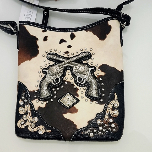 NWT Cow hide crossbody bag with pistols - Picture 2 of 8